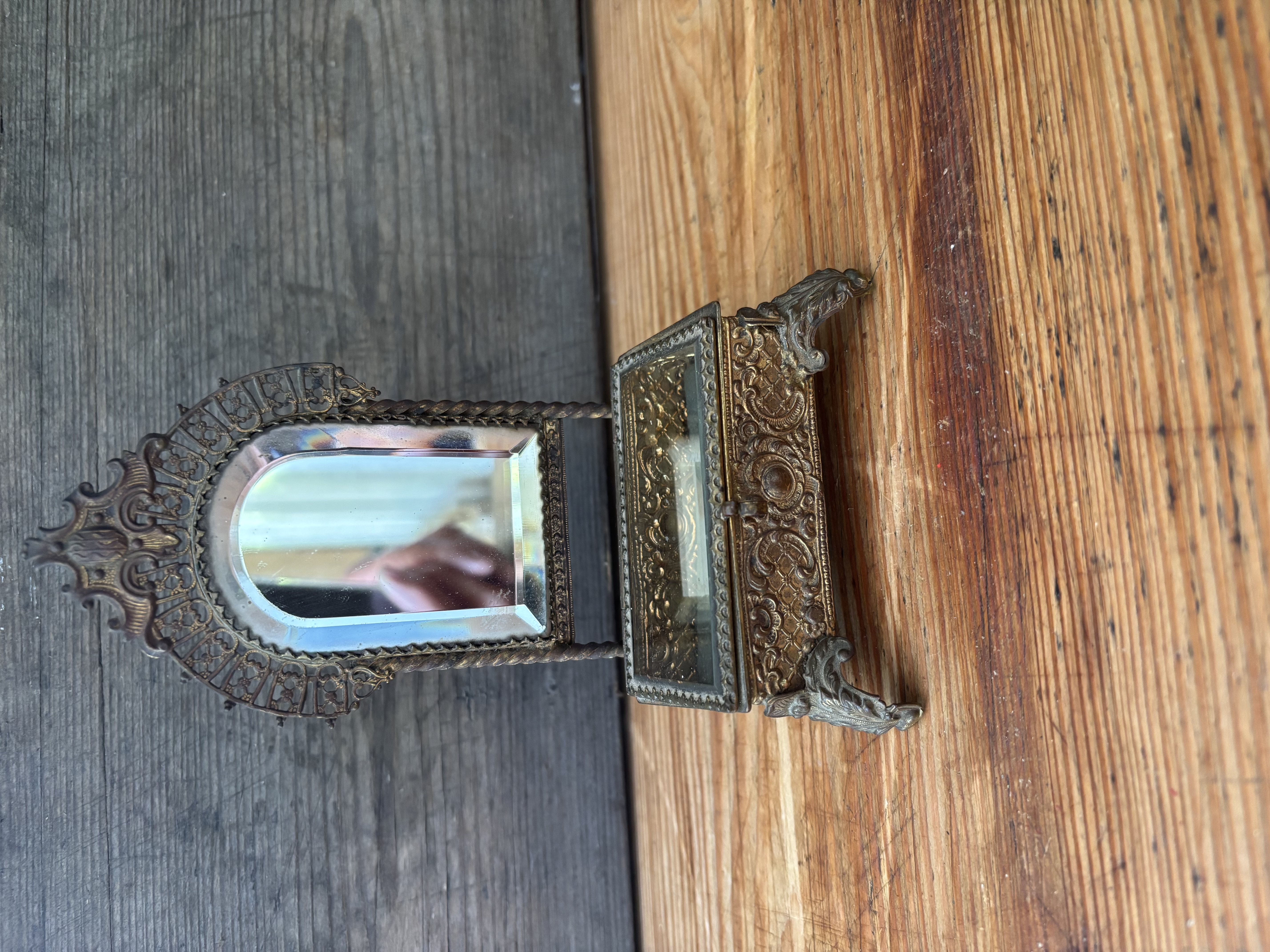 (Verkocht)Bruidsdoosje met geslepen spiegeltje