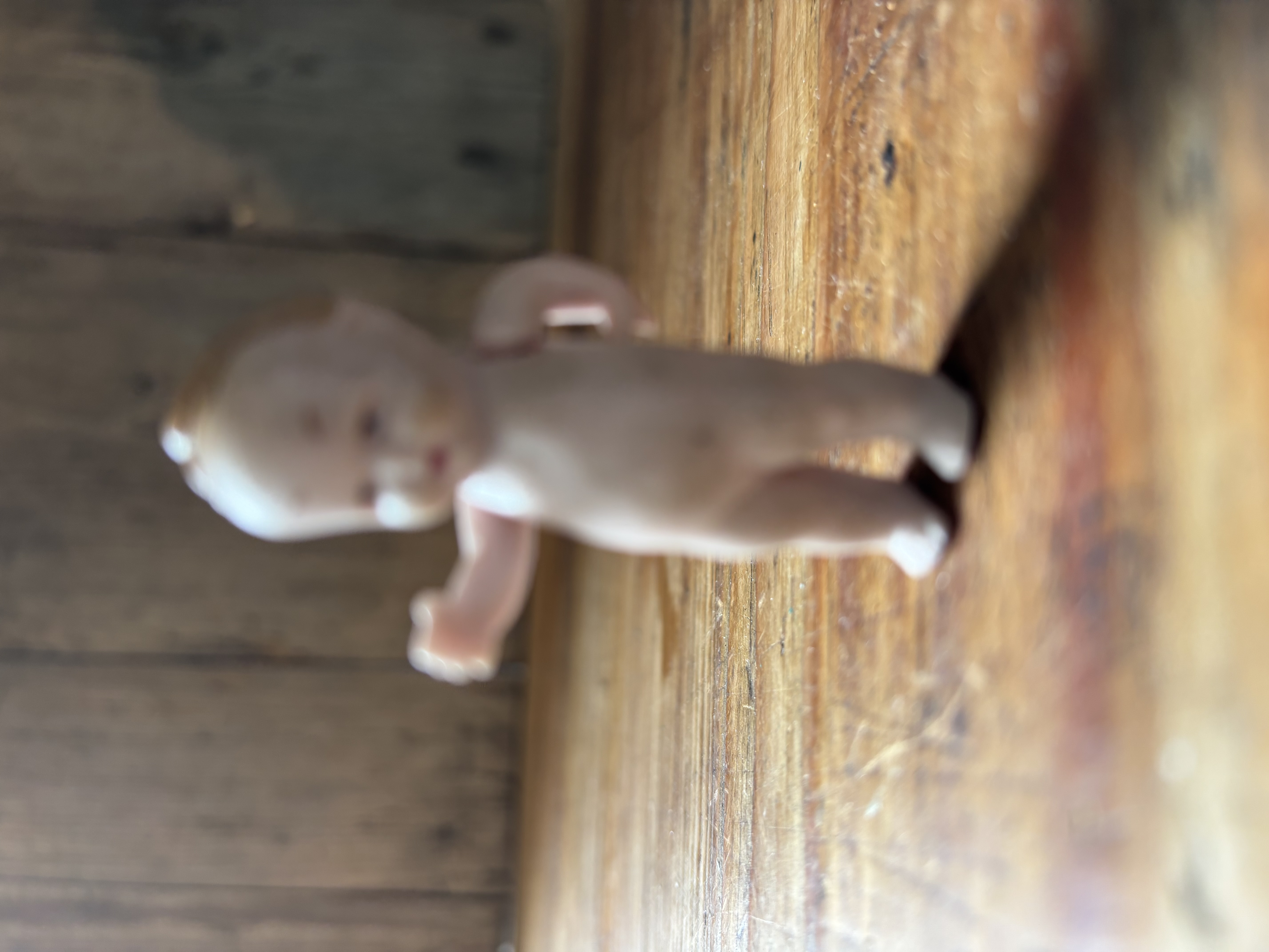 (Verkocht)Heel klein Kwepie porceleinen popje