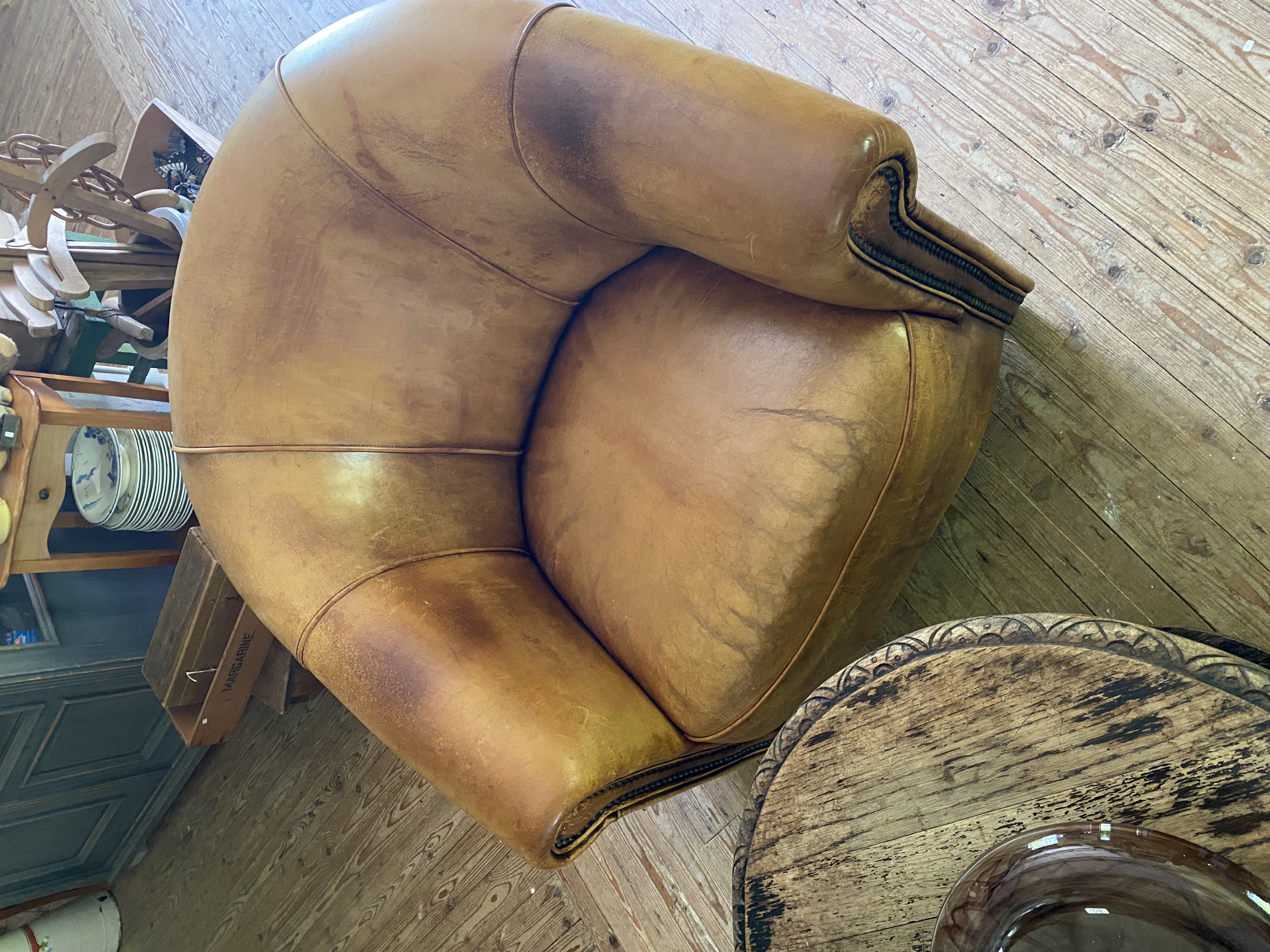 Twee schaapsleren fauteuils ( gemerkt Joris )