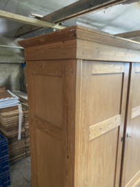 ( Verkocht ) Oude grenen demontabele hang/leg kast met twee onderlades.