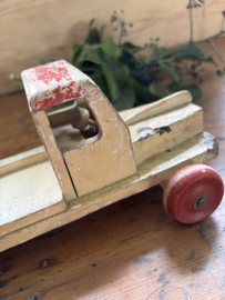 Oud houten vrachtautootje