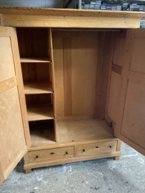 ( Verkocht ) Oude grenen demontabele hang/leg kast met twee onderlades.