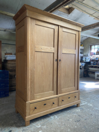 ( Verkocht ) Oude grenen demontabele hang/leg kast met twee onderlades.