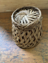 Vintage rieten gevlochten bloempot