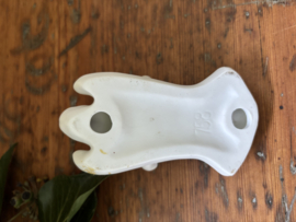 Bisquit porcelein wijwater bakje