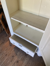 Witte eendeurskast met onderla