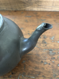 Antieke tinnen theepot