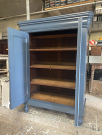 Blauw meidenkast.