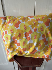 Sloop wit felle bloemen