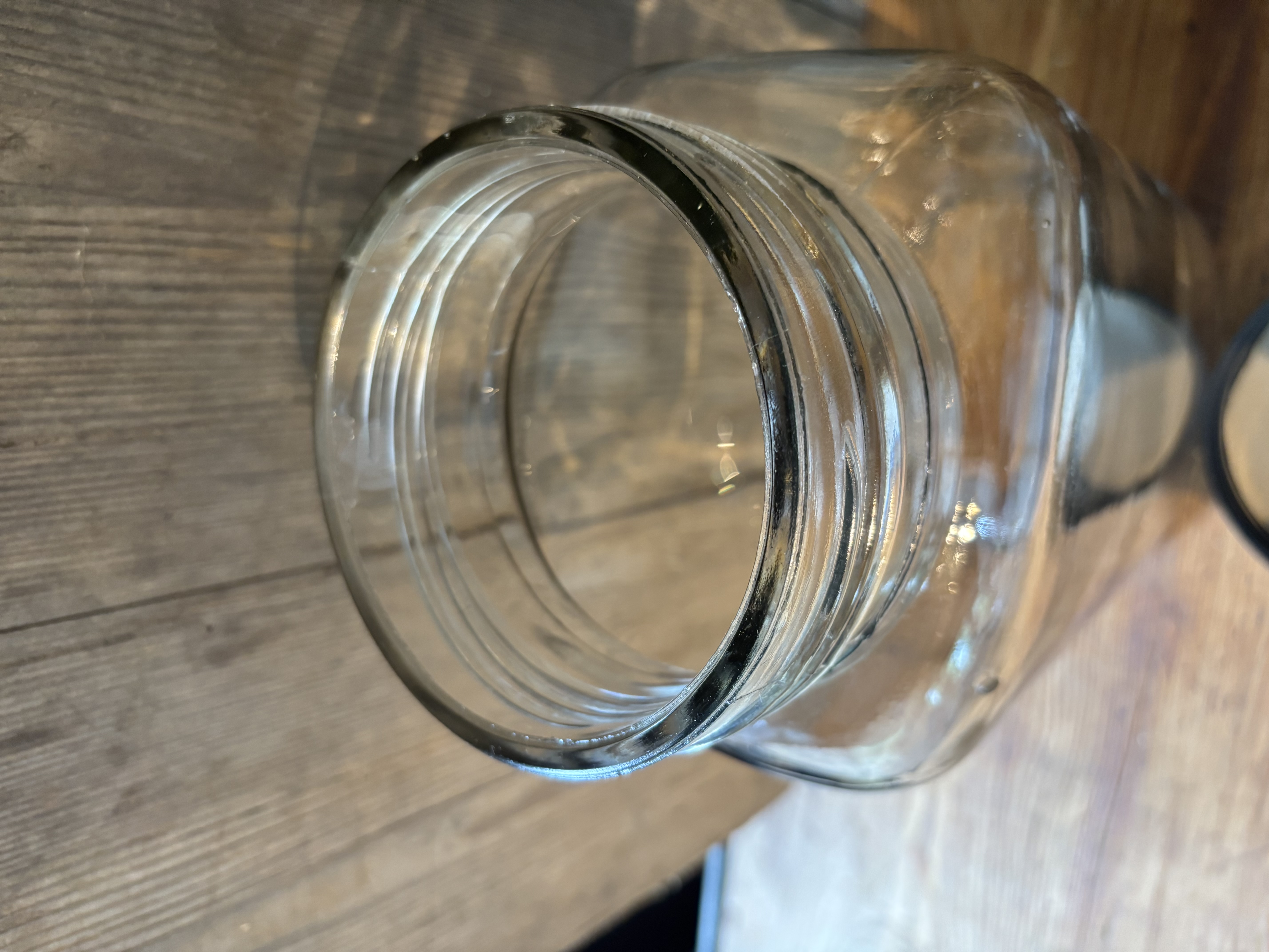 Tonnema’s glazen voorraadpot met bakeliet deksel