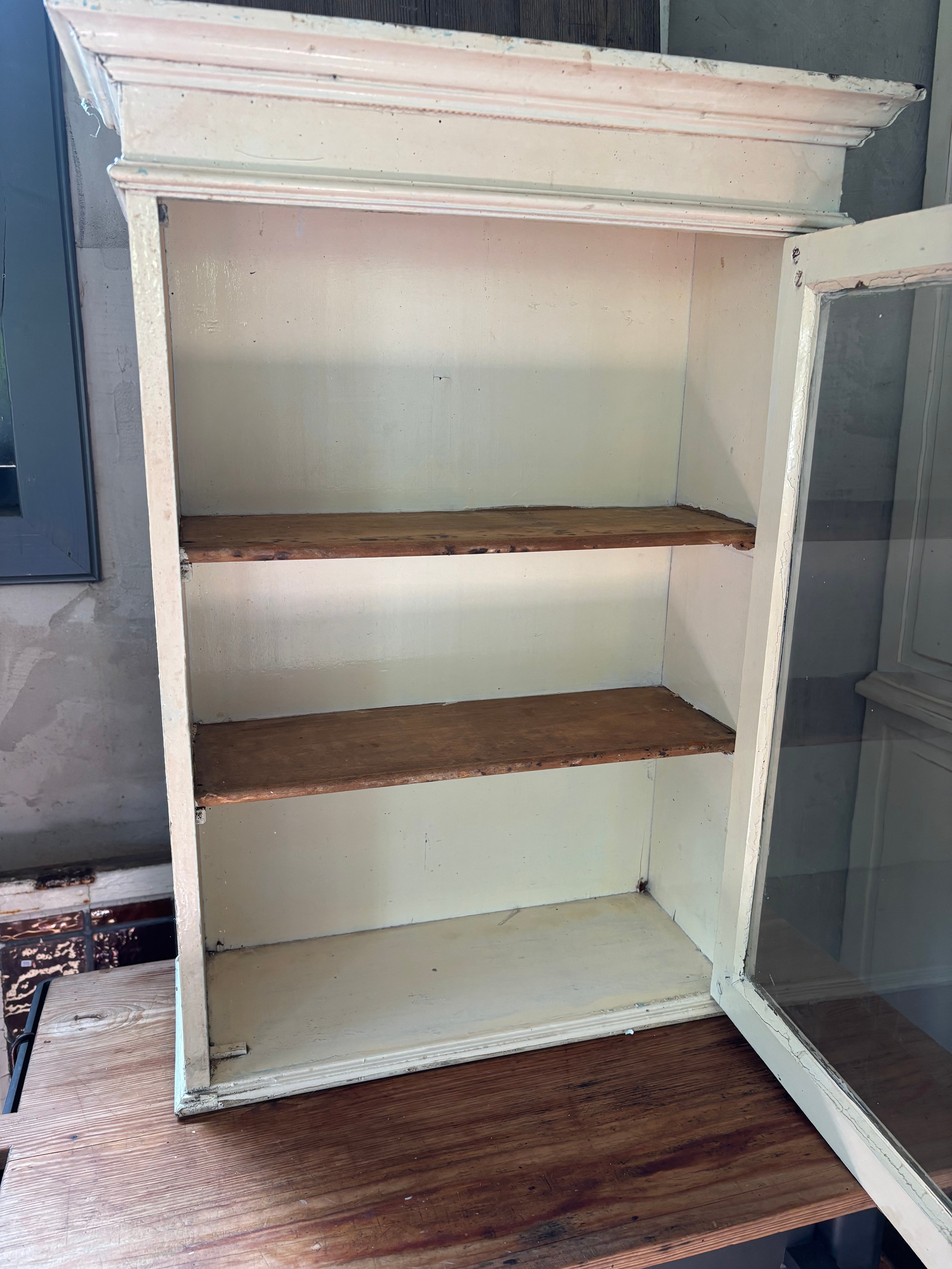Klein vitrine kastje