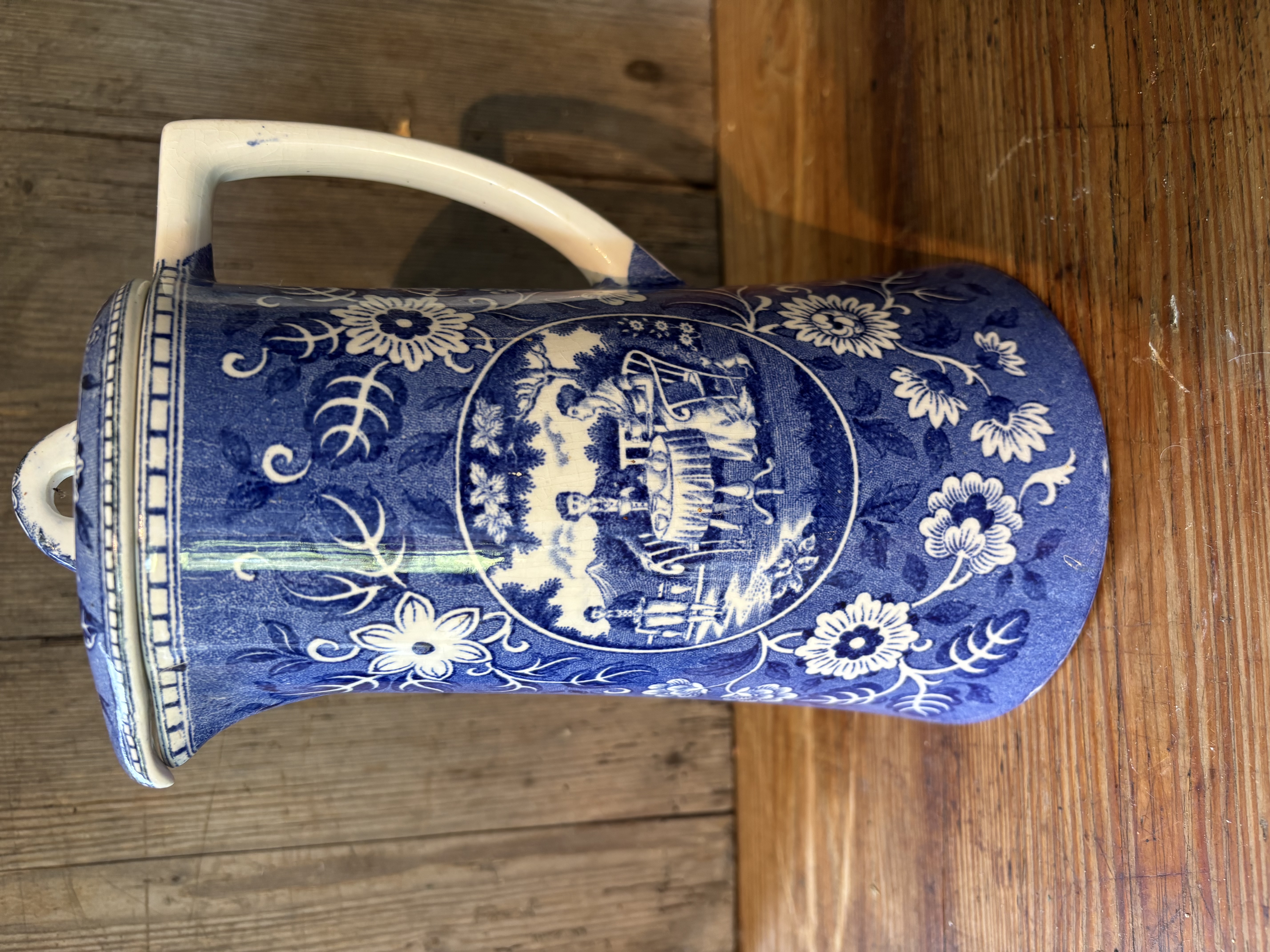Teadrinker kan met deksel