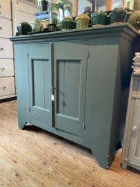 Groene commode.