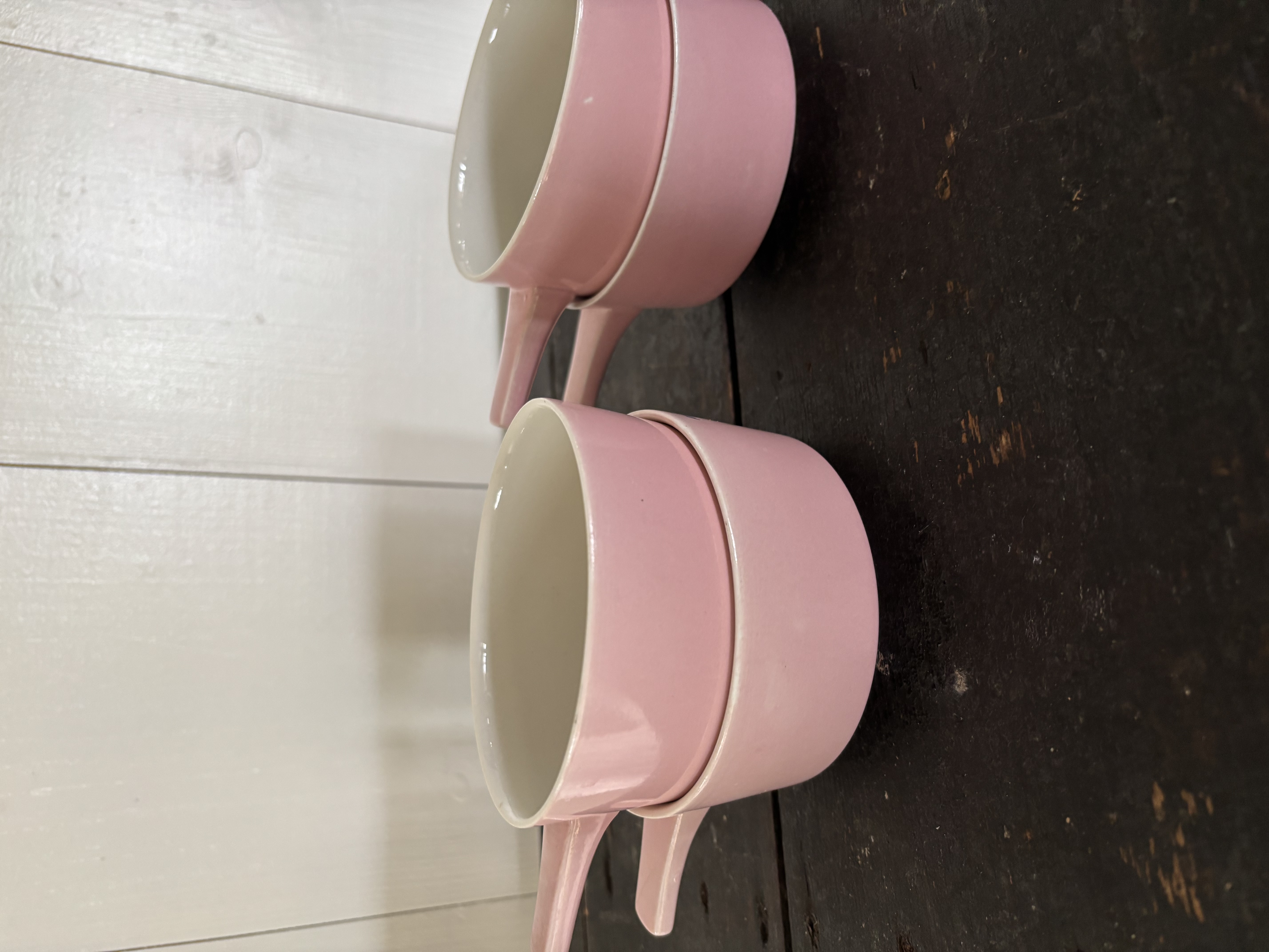 Vier roze Royco soepkommen