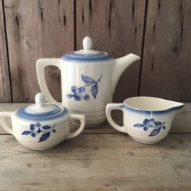 Drie delig blauw servies