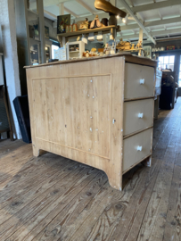 Ladenkastje met lades op de kopsekant.