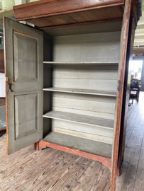 Prachtige orginele oude boerderij kast met bovenla.