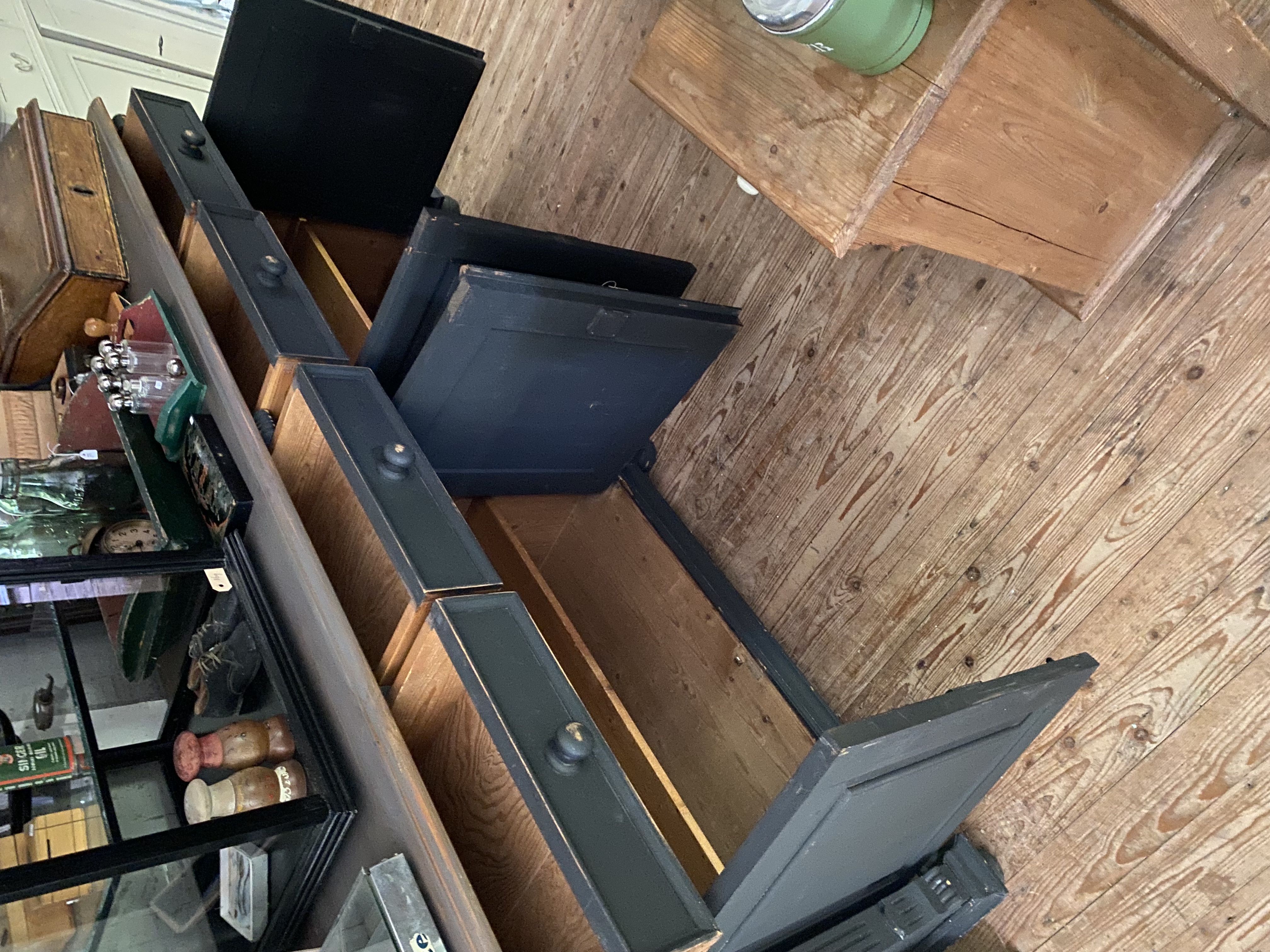 Zwart 4 deuren, en 4 laden dressoir