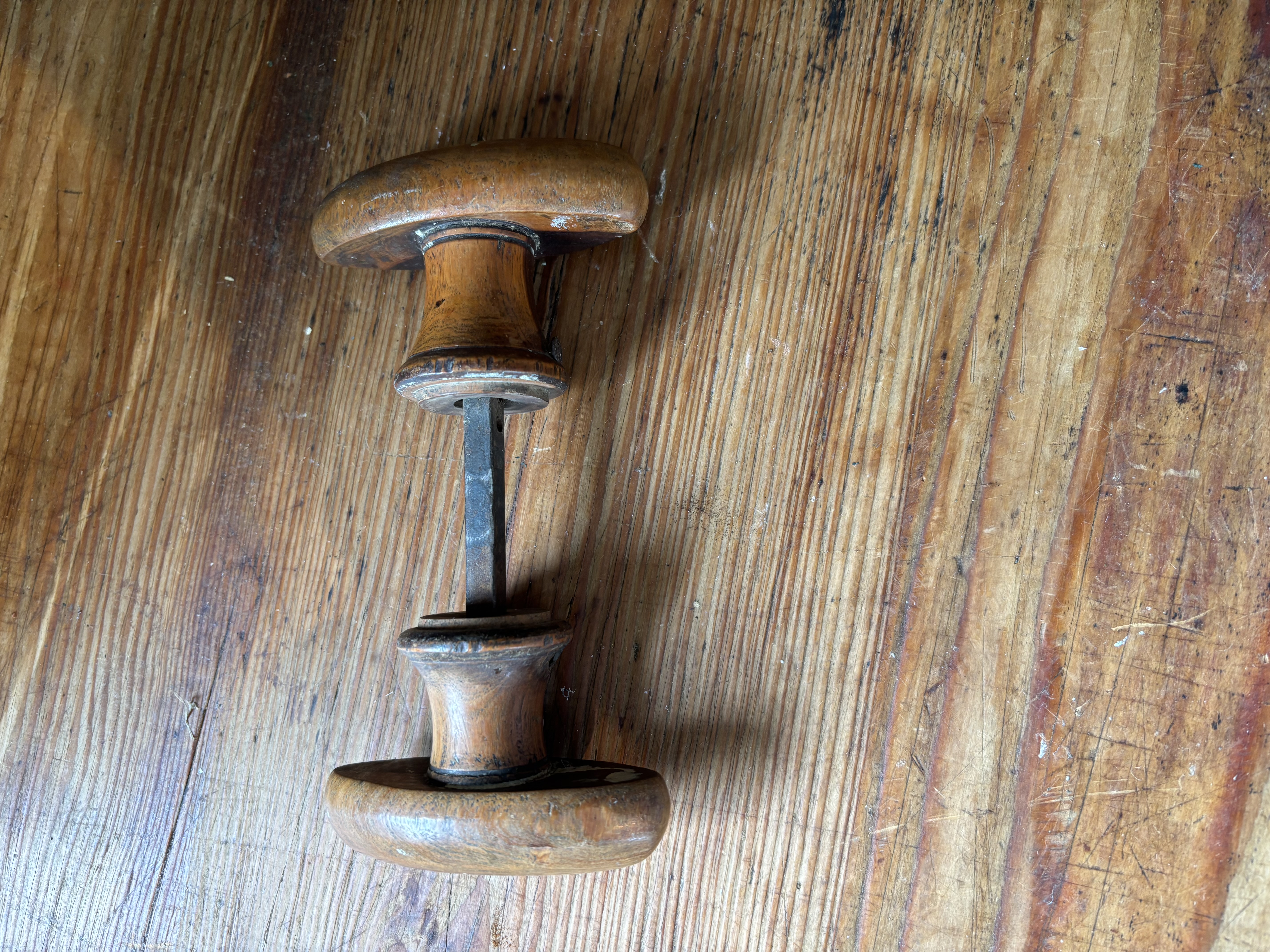 Houten dubbele knop nr 5