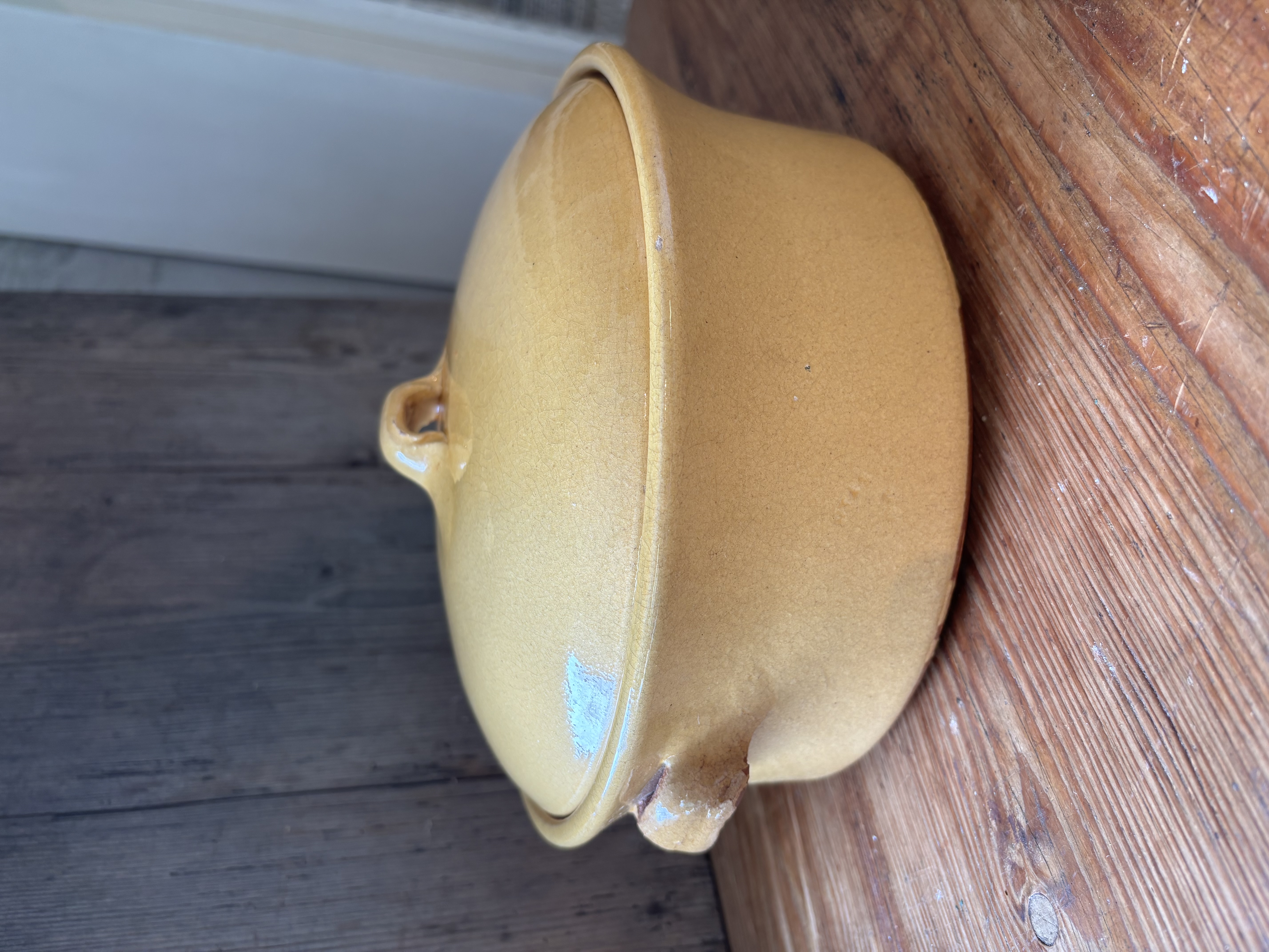 Mosterdgele kookpot