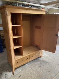 ( Verkocht ) Oude grenen demontabele hang/leg kast met twee onderlades.