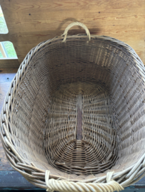 Ovalen rieten mand