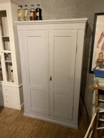 Lichtblauwe demontabele kast.