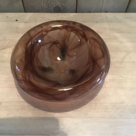 Glas schaal op drie poten