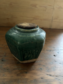 Groene gemberpot met kurk