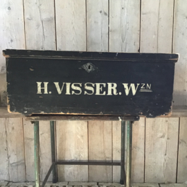 Zwarte kist H.Visser.W zn