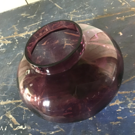 Mooie aubergine kleur vaas