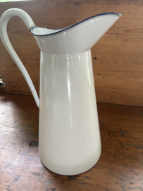 Wit emaille waterkan