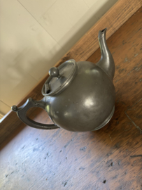 Antieke tinnen theepot
