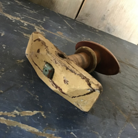 (Verkocht)Houten deurkruk nr 11