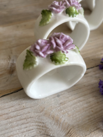Vier servetringen lila bloemetje