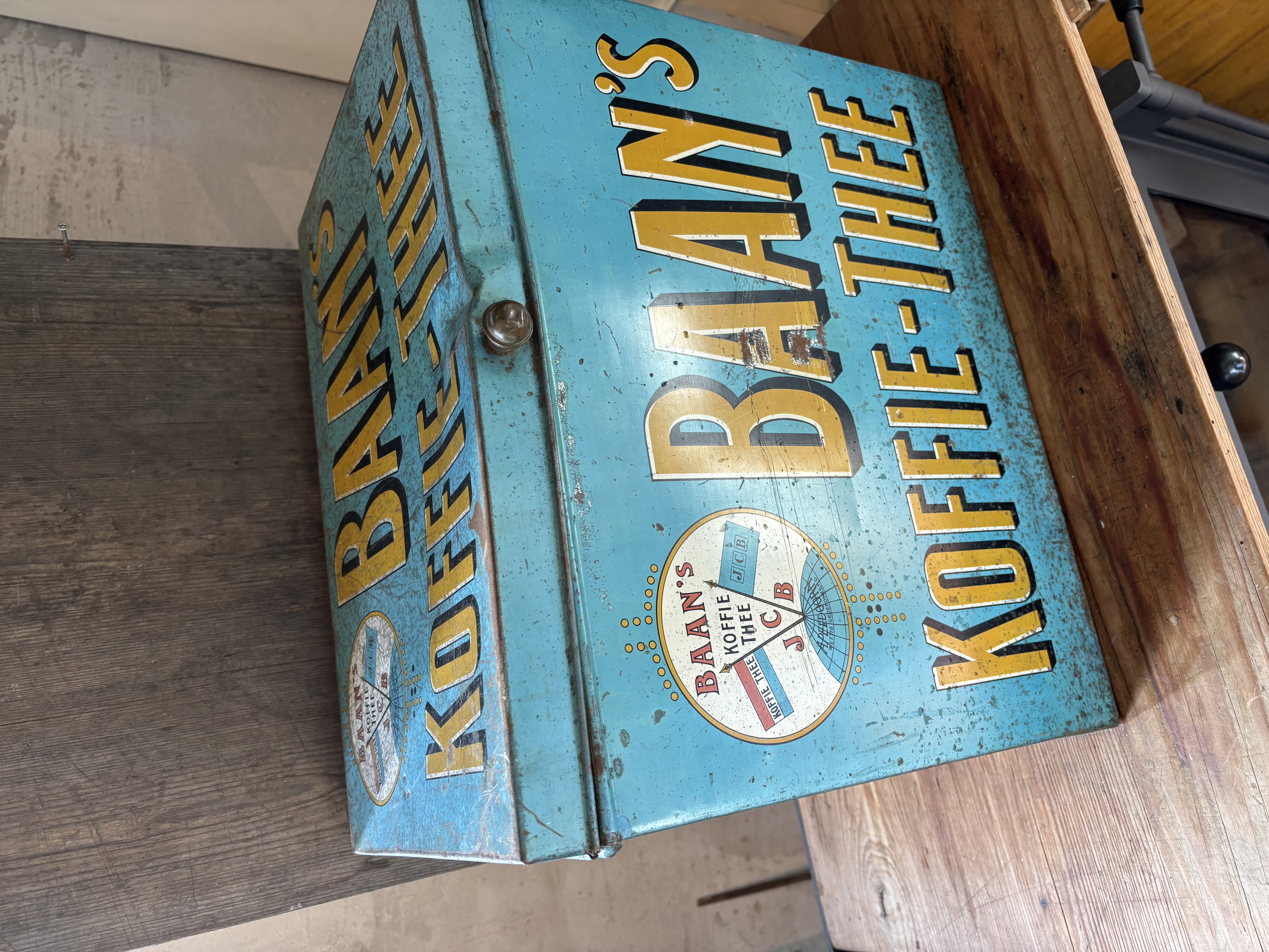 (Verkocht)Baan’s koffie en thee blik Apeldoorn