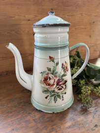 Rozen bloemen kan met opstand