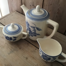 Drie delig blauw servies