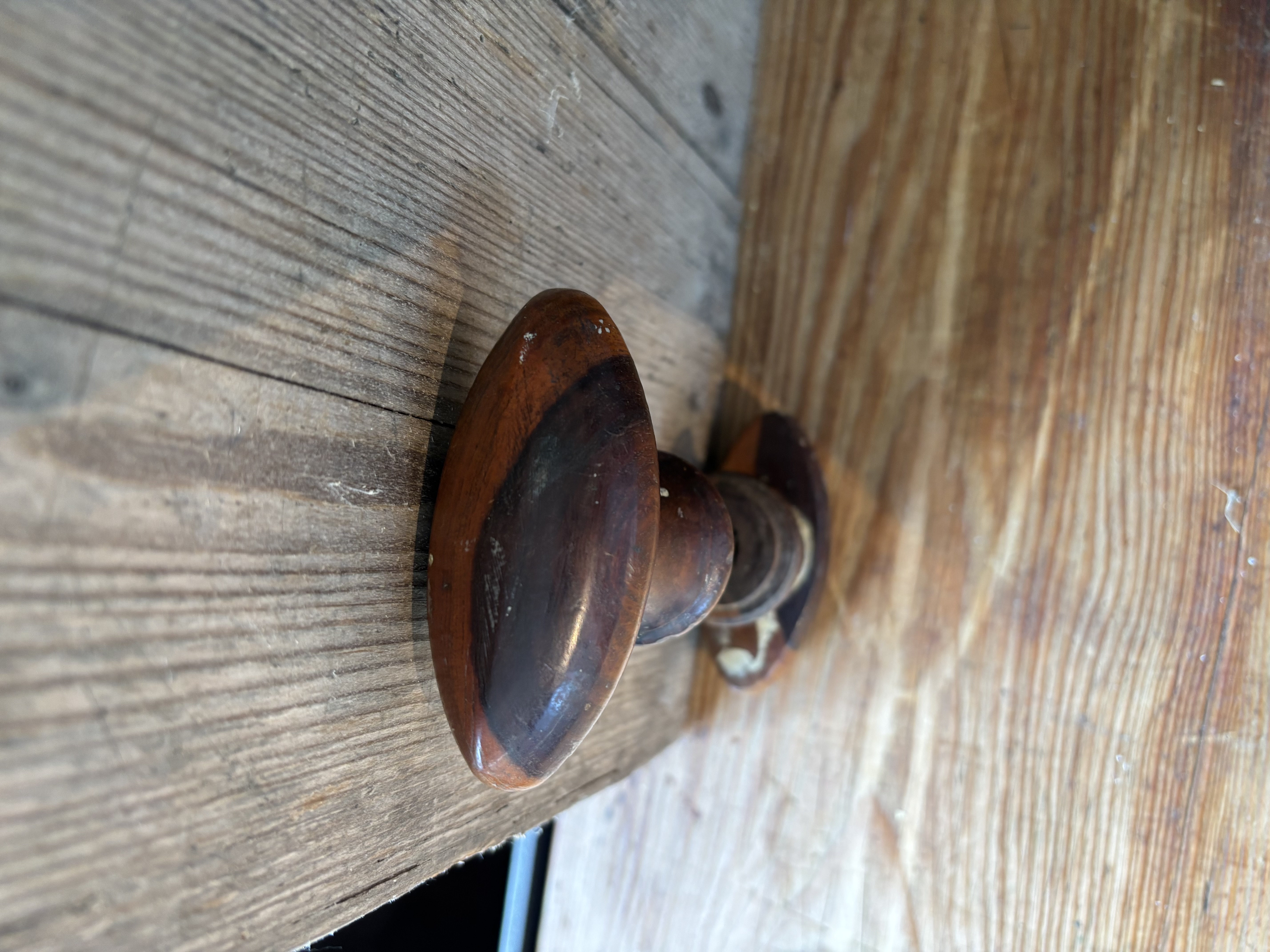 Houten dubbele knop nr 5