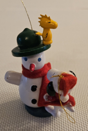 Snoopy met sneeuwpop