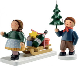 6224/10-11  Winterkinderen, meisje met slee + Jongen met kerstboom