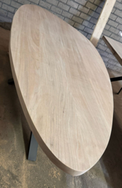 Eiken organische eettafel