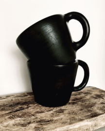 BLACK POTTERY MUG S