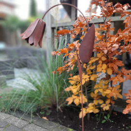 Tuinsteker Bloemkelk 3D gebogen op steel roestijzer