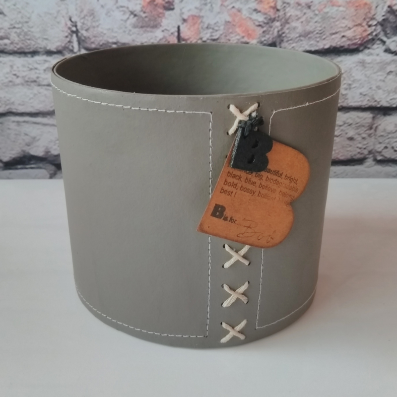 Bob paperpot Crossed Grey 13 cm  ( Leatherlook)