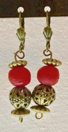 Bronzen oorhangers met glaskraal,  rood