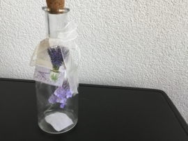 Glazen flesje lavendel