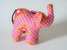 Roze olifant, Stoffen decoratiedier