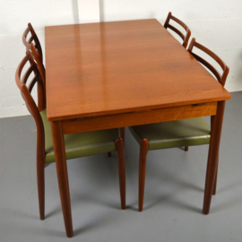 JL Möller tafel en 4 stoelen