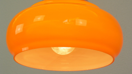 oranje glazen lamp